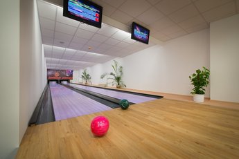 EA Active Resort Kraskov - bowling