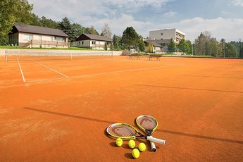 EA Active Resort Kraskov - tennis courts