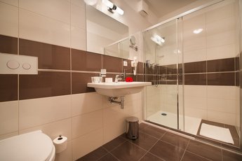 EA Active Resort Kraskov - bathroom in hotel